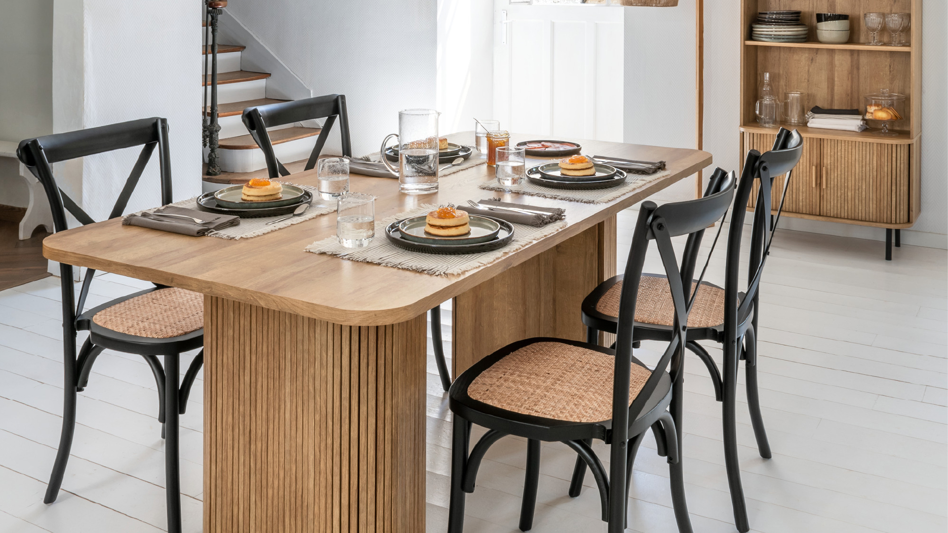 /on/demandware.static/-/Sites-homa-storefront-es/default/dw5f08027a/Mobiliário-mesas_20240124 textos SEO páginas categorias.jpg